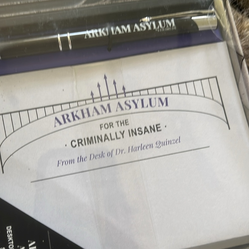 Arkham Asylum Harley Quinn Stationery Set With Pen and Hardcover Journal NIB